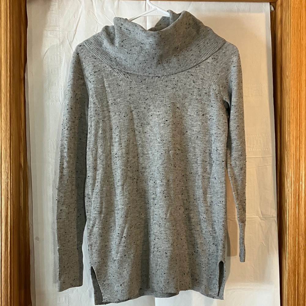 Loft Women’s XS Grey w/black Speckles Crowl Neck Long Sleeve Pullover Sweater